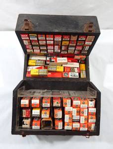lot 30 image: Vintage Solid Wood TV Radio Serviceman Vacuum Tube Case With Tubes