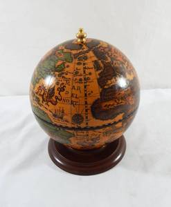lot 116 image: Lillian Vernon Globe Gaming Set