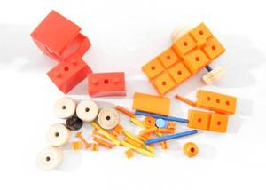 lot 184 image: Vintage TinkerToy Toy Maker Set