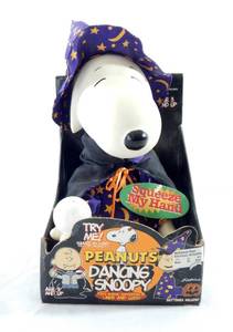 lot 186 image: Vintage 1997 Peanuts Dancing Snoopy Musical Figure