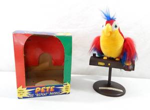 lot 188 image: Vintage Gemmy Industries Pete the Repeating Parrot