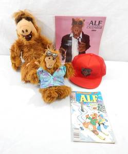 lot 189 image: Lot of Vintage 1980s TV Show Alf Items