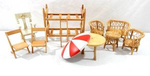 lot 193 image: Lot of Vintage Doll Furniture