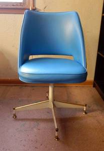 lot 91 image: Vintage Mid Century Rotating Chair