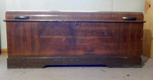 lot 90 image: Vintage Mid Century Cavalier Cedar Chest