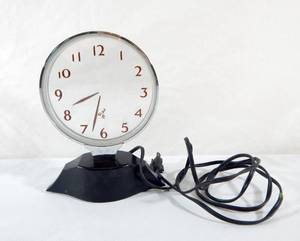 lot 3 image: Vintage 1940s Mid Century Monitor Equipment Corporation Boots Boy Model 5 - A Mystery Clock