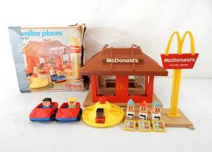 lot 21 image: Vintage 1974 Playskool McDonalds Familiar Places Activity Toy Set