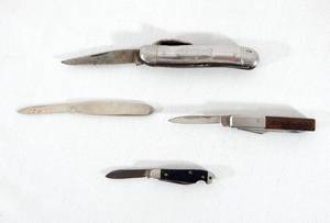 lot 17 image: Lot of Vintage Pocket Knives