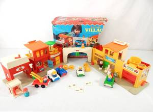 lot 22 image: Vintage 1973 Fisher Price Play Family Village
