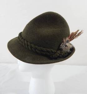 lot 45 image: Vintage Modell Zugspitze Mens Hat