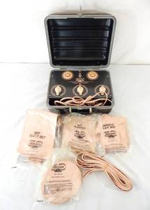 lot 24 image: Vintage 1950s RelaxAcizor TENS Machine