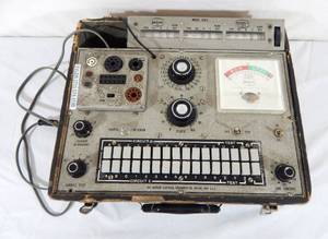 lot 79 image: Vintage Jackson Electrical Instrument Company Dynamic Tube Tester
