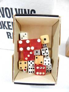 lot 128 image: Lot of Vintage Gaming Items