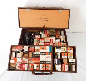 lot 74 image: Vintage Pacemaker Jr. Tube Caddy Case With Over 100 Vacuum Tubes