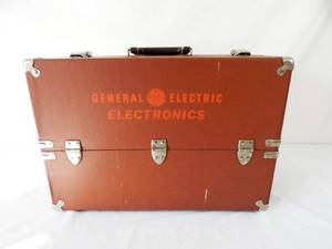 lot 76 image: Vintage General Electric Electronics TV Radio Repairman Vacuum Tube Case With Over 170 Tubes
