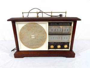 lot 80 image: Vintage Westinghouse AM FM Tabletop Tube Radio