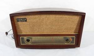 lot 83 image: Vintage Zenith AM FM Long Distance Tabletop Tube Radio