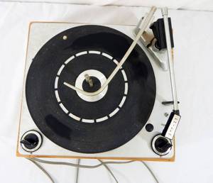 lot 88 image: Vintage Philco Turntable