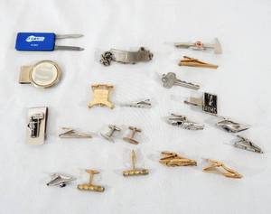 lot 103 image: Lot of Vintage Tie Clips, Tie Bars and Money Clips