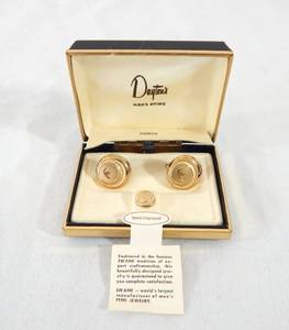 lot 102 image: Vintage Daytons Swank Mens Cuff Links and Tie Tack Set