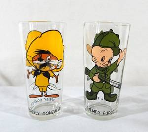 lot 41 image: Lot of Vintage 1973 Pepsi Looney Tunes Character Glasses