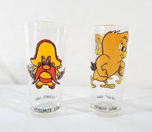 lot 42 image: Lot of Vintage 1973 Pepsi Looney Tunes Character Glasses