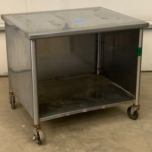 lot 26 image: Commercial Rolling Prep Table
