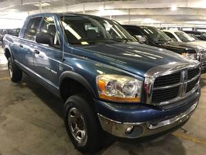 lot 10 image: 2006 Dodge Ram 1500 Hemi Mega Cab 4x4