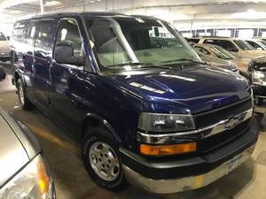 lot 15 image: 2004 Chevrolet G1500 Cargo Van AWD