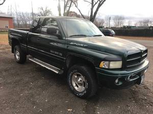 lot 21 image: 1999 Dodge Ram 1500 V8 4x4