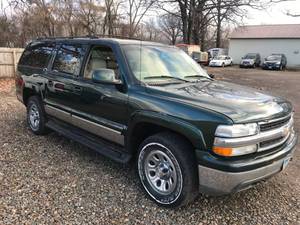 lot 23 image: 2002 Chevrolet Suburban LT 4x4
