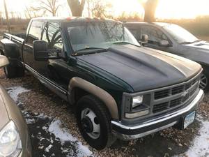 lot 25 image: 1997 GMC Sierra Dually 2WD Gas Engine