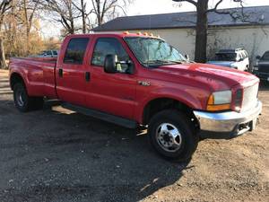 lot 28 image: 2000 Ford F-350 XLT 4x4 Dually 7.3L Diesel