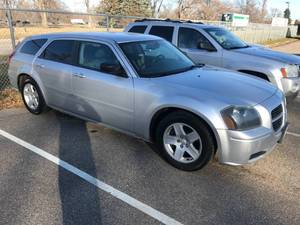 lot 31 image: 2005 Dodge Magnum SXT