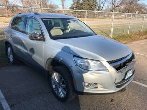lot 32 image: 2009 Volkswagen Tiguan AWD