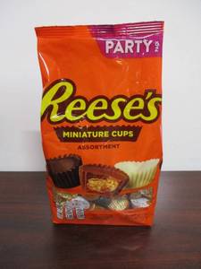 lot 46 image: Reeses Cups Variety