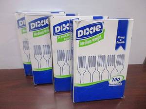 lot 93 image: Dixie Plastic Forks
