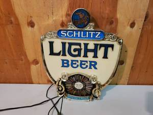 lot 1 image: Schlitz Light Beer Light Bar