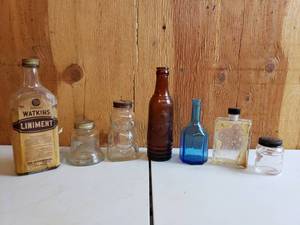 lot 11 image: 7 Vintage Bottles
