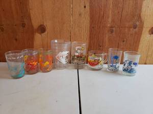 lot 12 image: Various Collectible Drink Glasses, Road Runner, Sabrina, Tom & Jerry