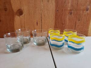 lot 16 image: 7 Glass Drinking Glasses
