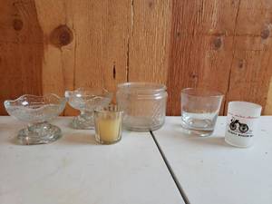 lot 19 image: Miscellaneous Glassware.