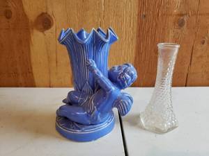 lot 26 image: 2 Flower Vases