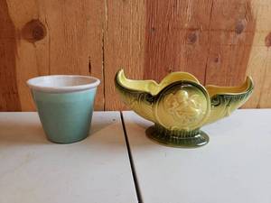 lot 29 image: 2 Flower Ceramic Flower Pots