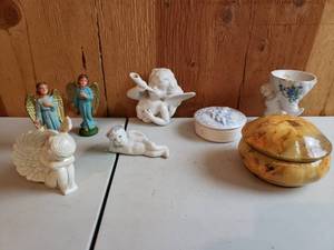 lot 32 image: Angel and Cherub Collectibles