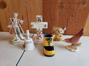 lot 34 image: Miscellaneous Glass Ceramic Collectibles