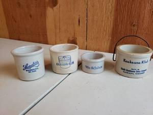 lot 40 image: 4 Small Collectible Crocks