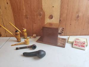 lot 52 image: Pipes, Pipe and Tobacco Holder