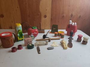 lot 53 image: Large Lot of Miscellaneous Knick Knacks