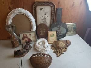 lot 59 image: Large Assortment of Household Dcor Items